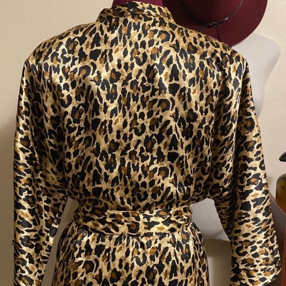 Vintage Nordstrom Lingerie Leopard Robe - Picture 9 of 13